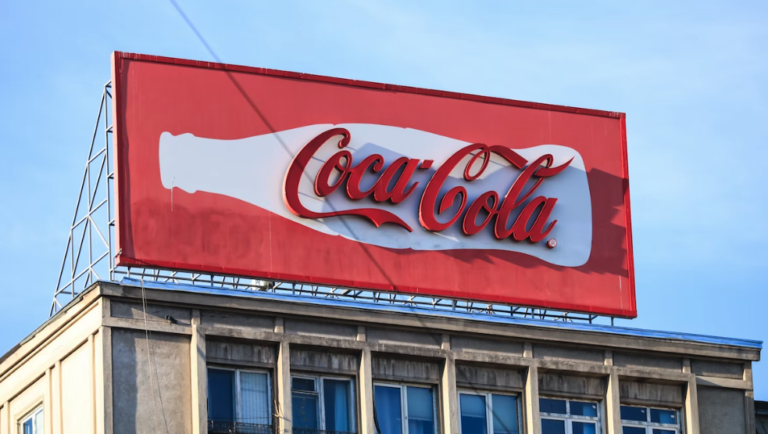 Influencer Marketing vs Traditional Marketing: Pros and Cons [Guide]