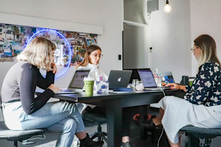 Social Media Etiquette in 2026: What Brands Should and Shouldn&rsquo;t Do